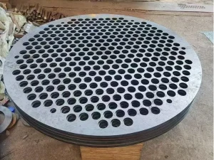 Perforated steel screening plate for industrial sieving