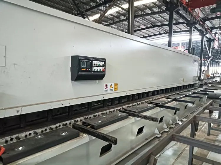 Shearing Machine for Cutting Metal Sheets
